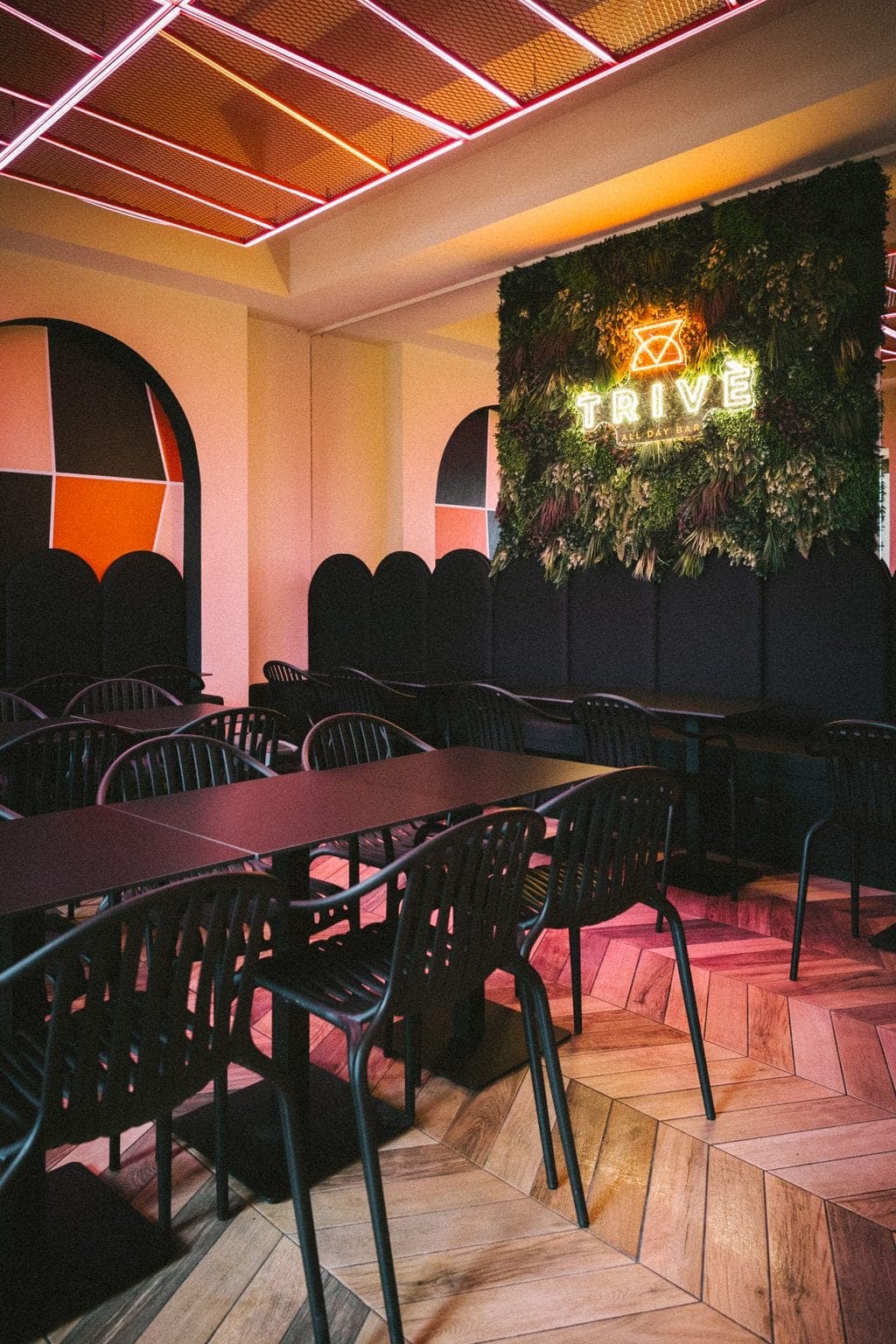 Sala di un locale Trivè All Day Bar