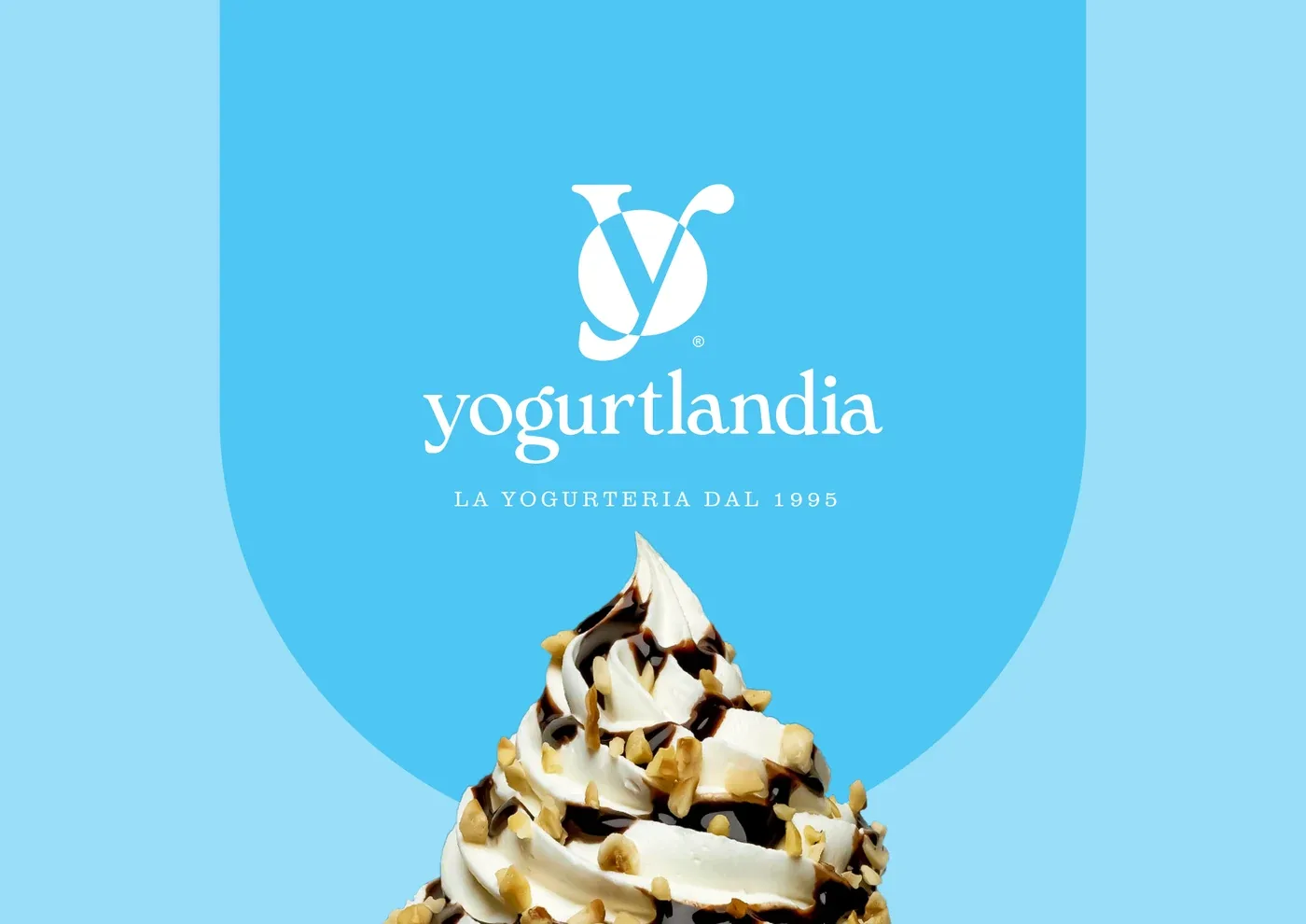 Copertina della brochure Yogurtlandia con il logo e una coppa di frozen yogurt con cioccolato e granella