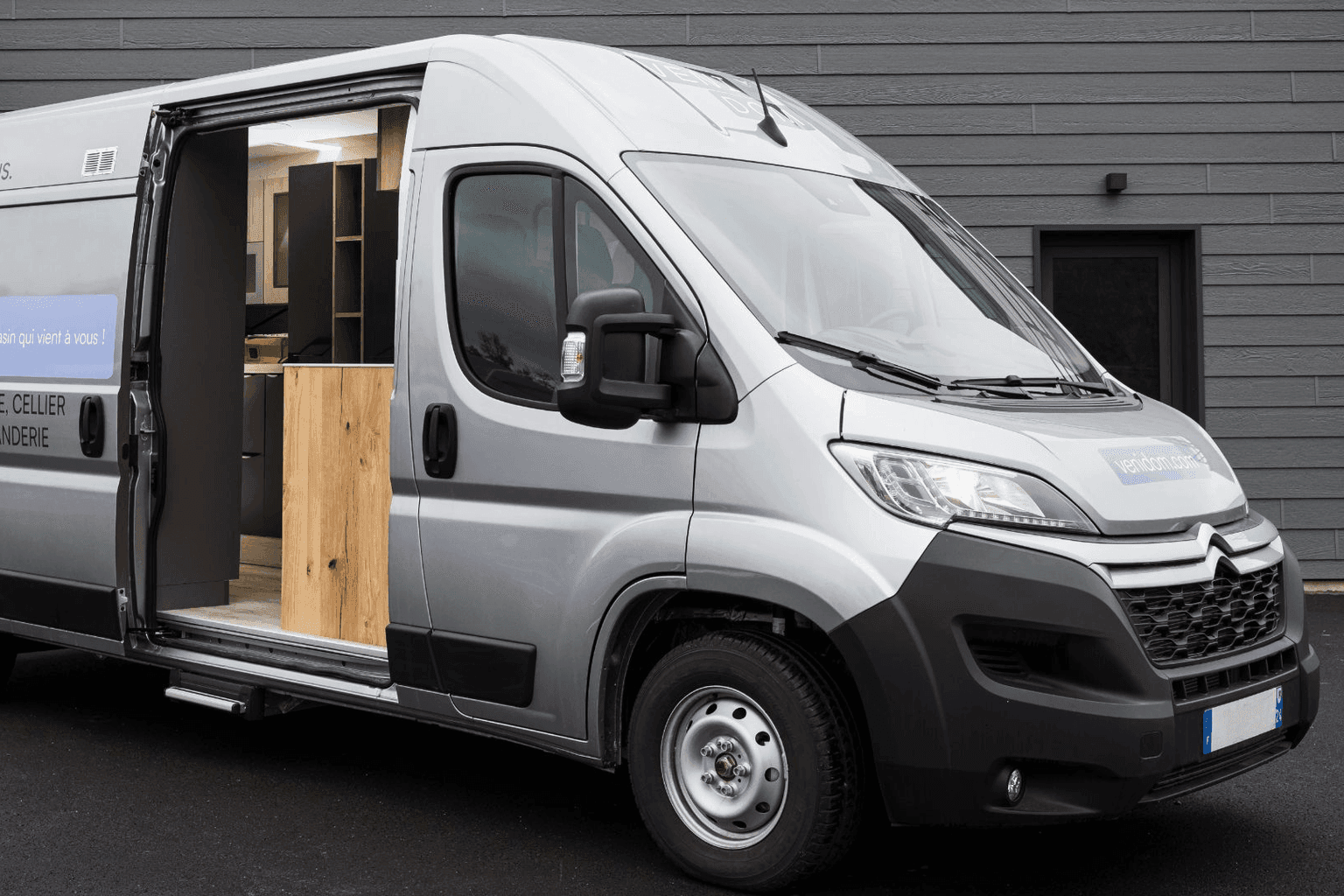 Camion-showroom Venidom